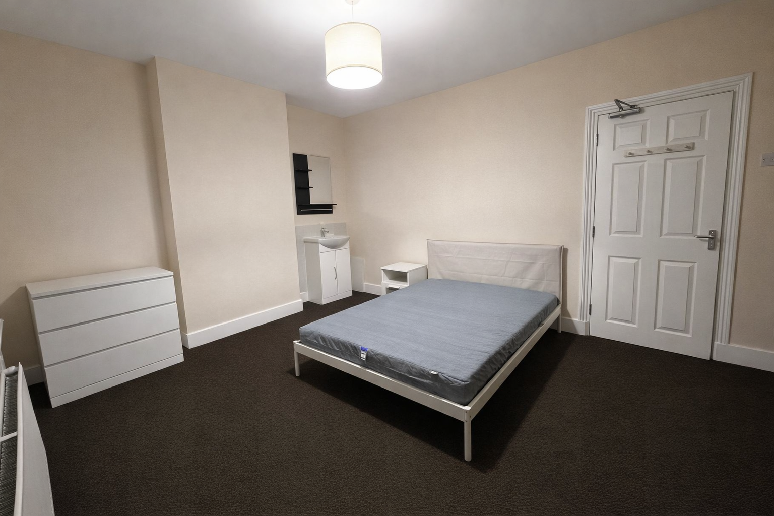 Room Davidson Road in Greater London
