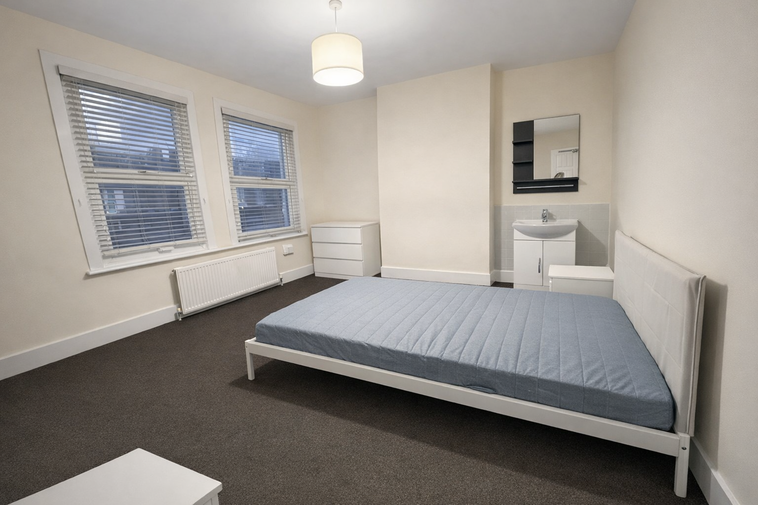 Room Davidson Road in Greater London