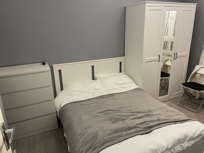 Room Lodore Street in Greater London