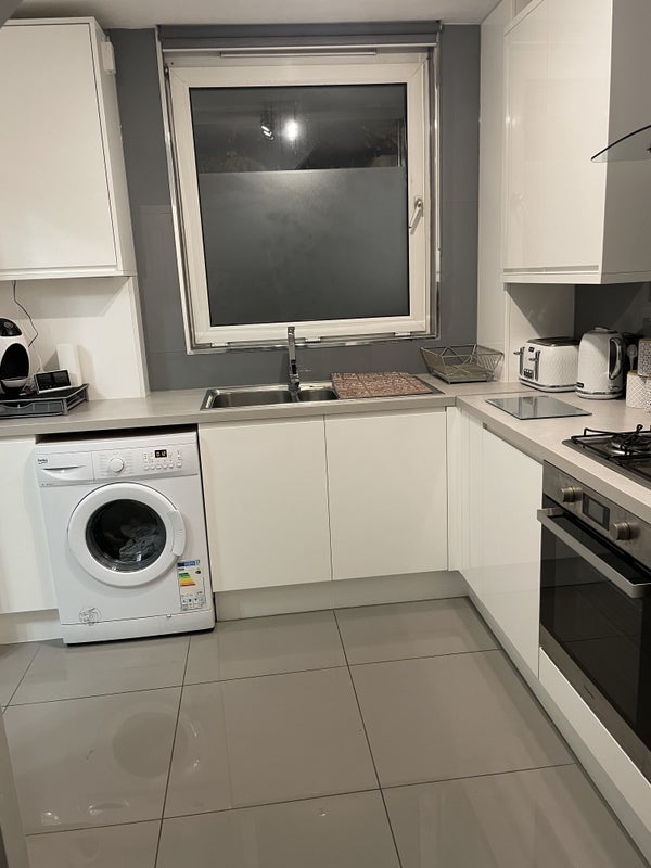 Room Lodore Street in Greater London