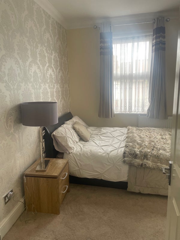 Room Edridge Road in Greater London