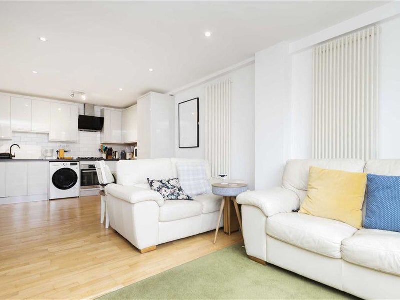 Room Chicksand Street in Greater London