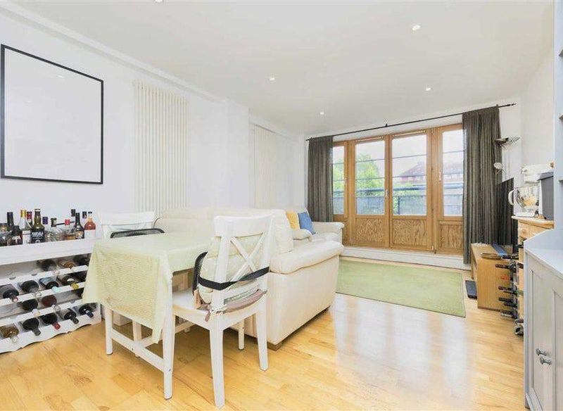 Room Chicksand Street in Greater London