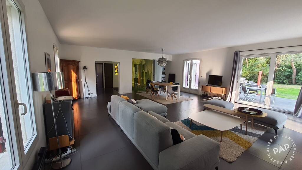 House Place des Rotondes in Saint-Germain-en-Laye