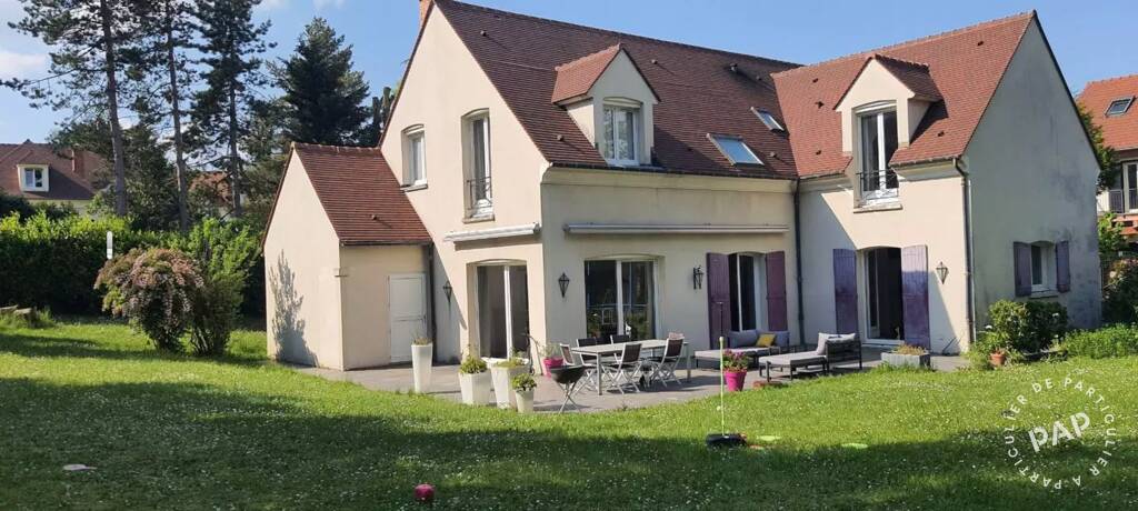 House Place des Rotondes in Saint-Germain-en-Laye