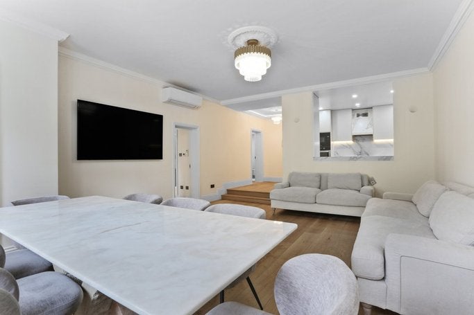 Flat Kensington Gore in City of Westminster