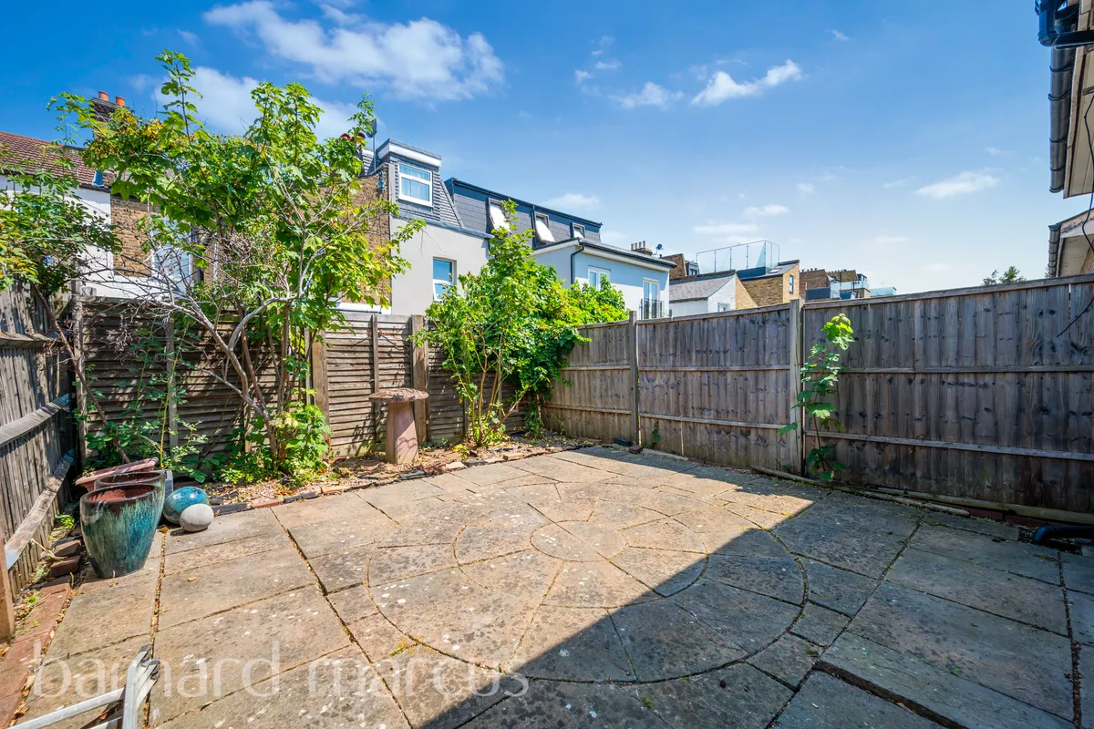 House Garratt Terrace in Greater London