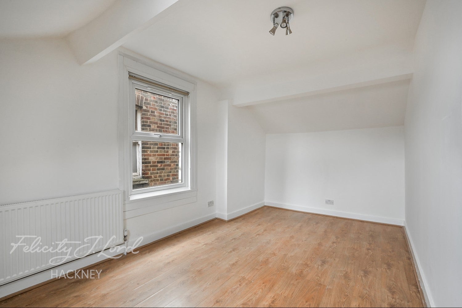 Flat Elrington Road in Greater London