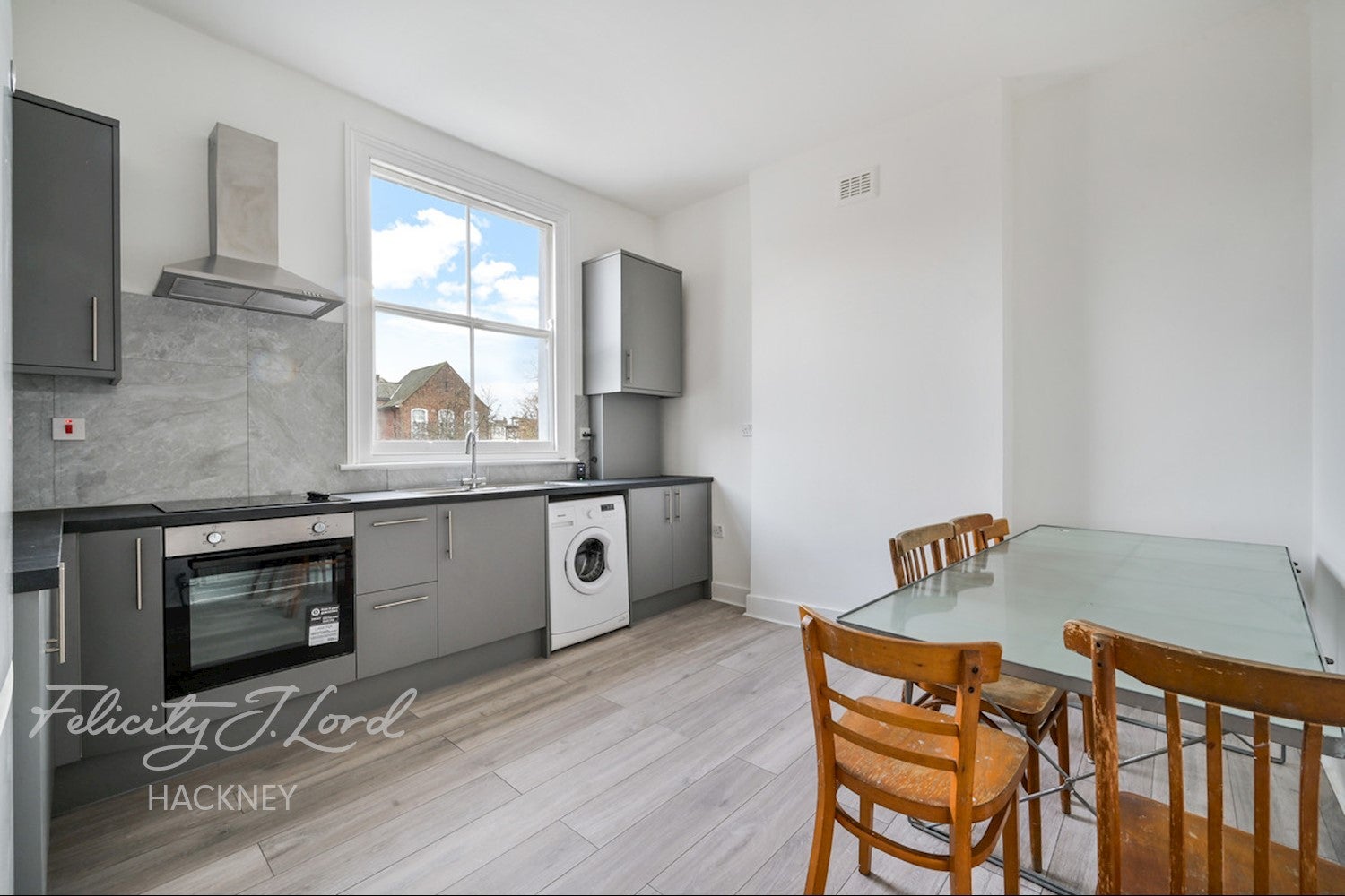Flat Elrington Road in Greater London