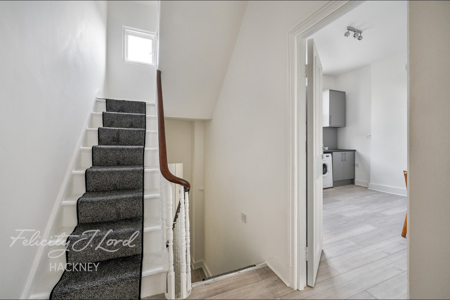 Flat Elrington Road in Greater London