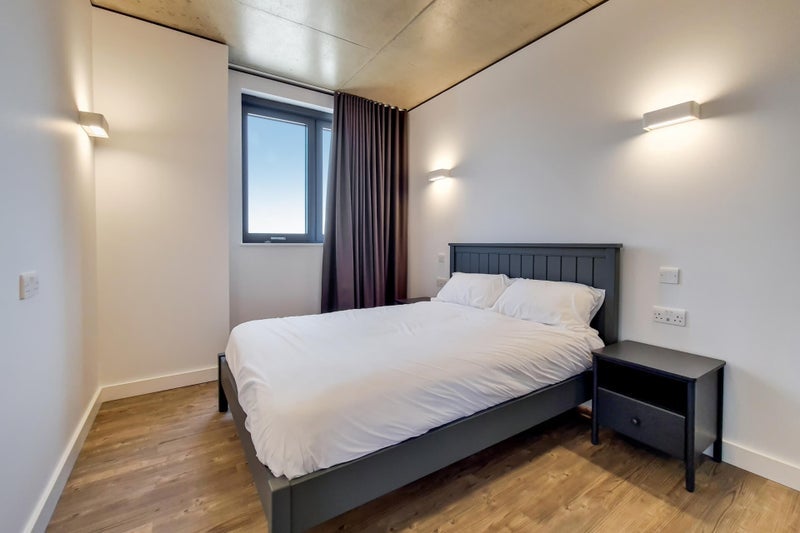 Room Wellers Way in Greater London