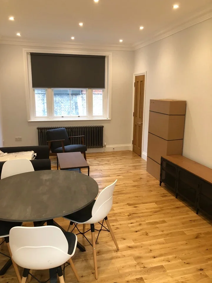 Flat Colonnade in Greater London