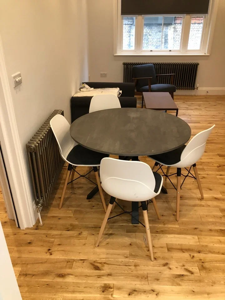 Flat Colonnade in Greater London