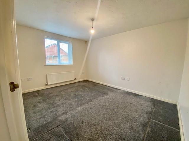 Flat Romulus Close in Wootton