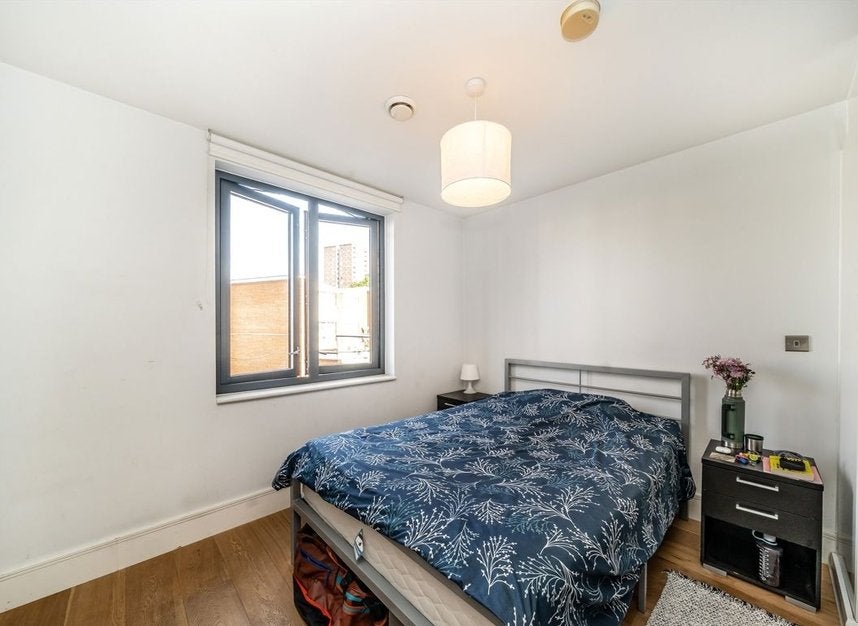 Flat Kilburn Park Road in Greater London