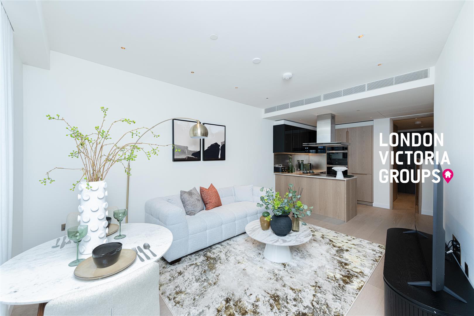 Flat Nine Elms Lane in Greater London