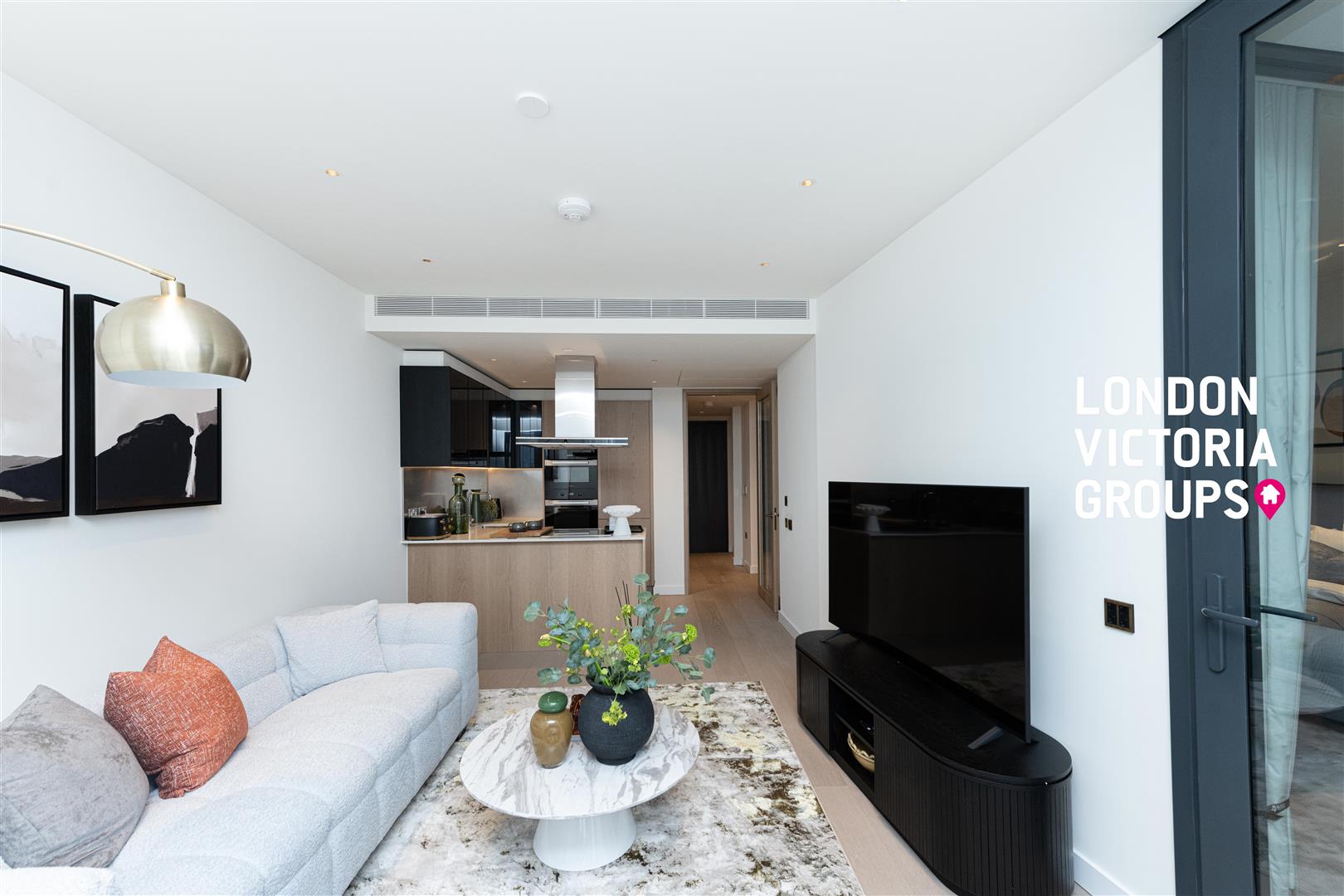 Flat Nine Elms Lane in Greater London