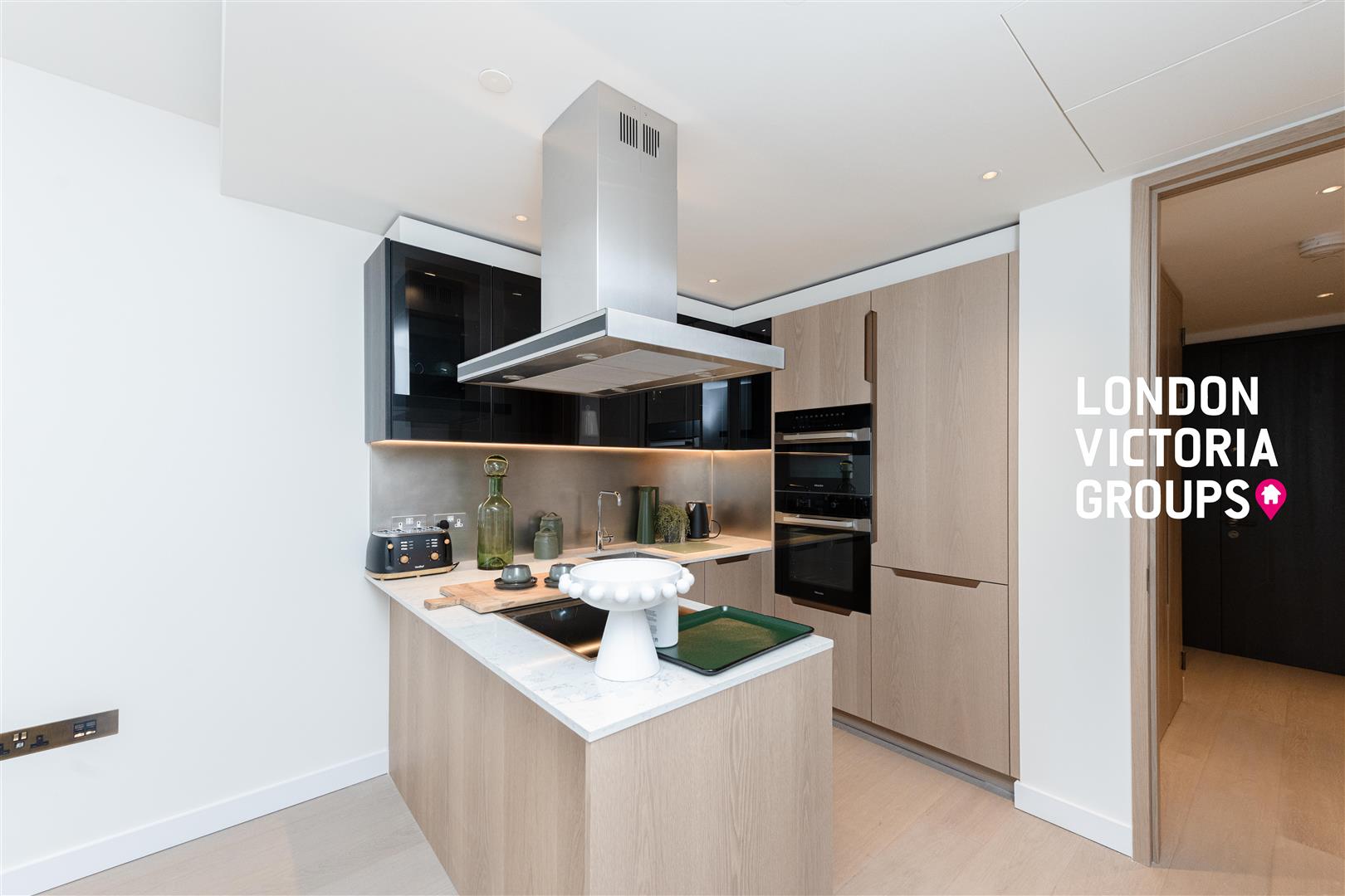 Flat Nine Elms Lane in Greater London