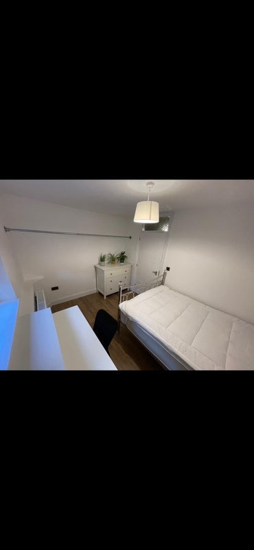 Room Willow Bank in Manchester