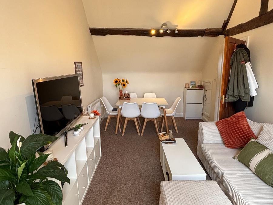 Flat Sidbury in Worcester