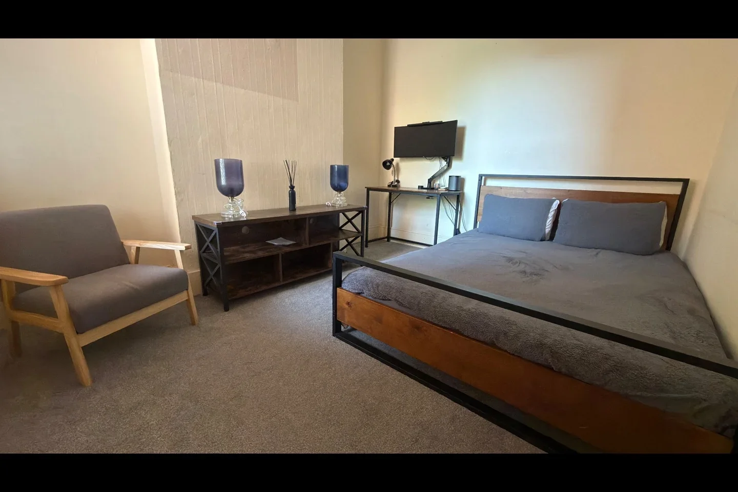 Room Leighton Gardens in Greater London