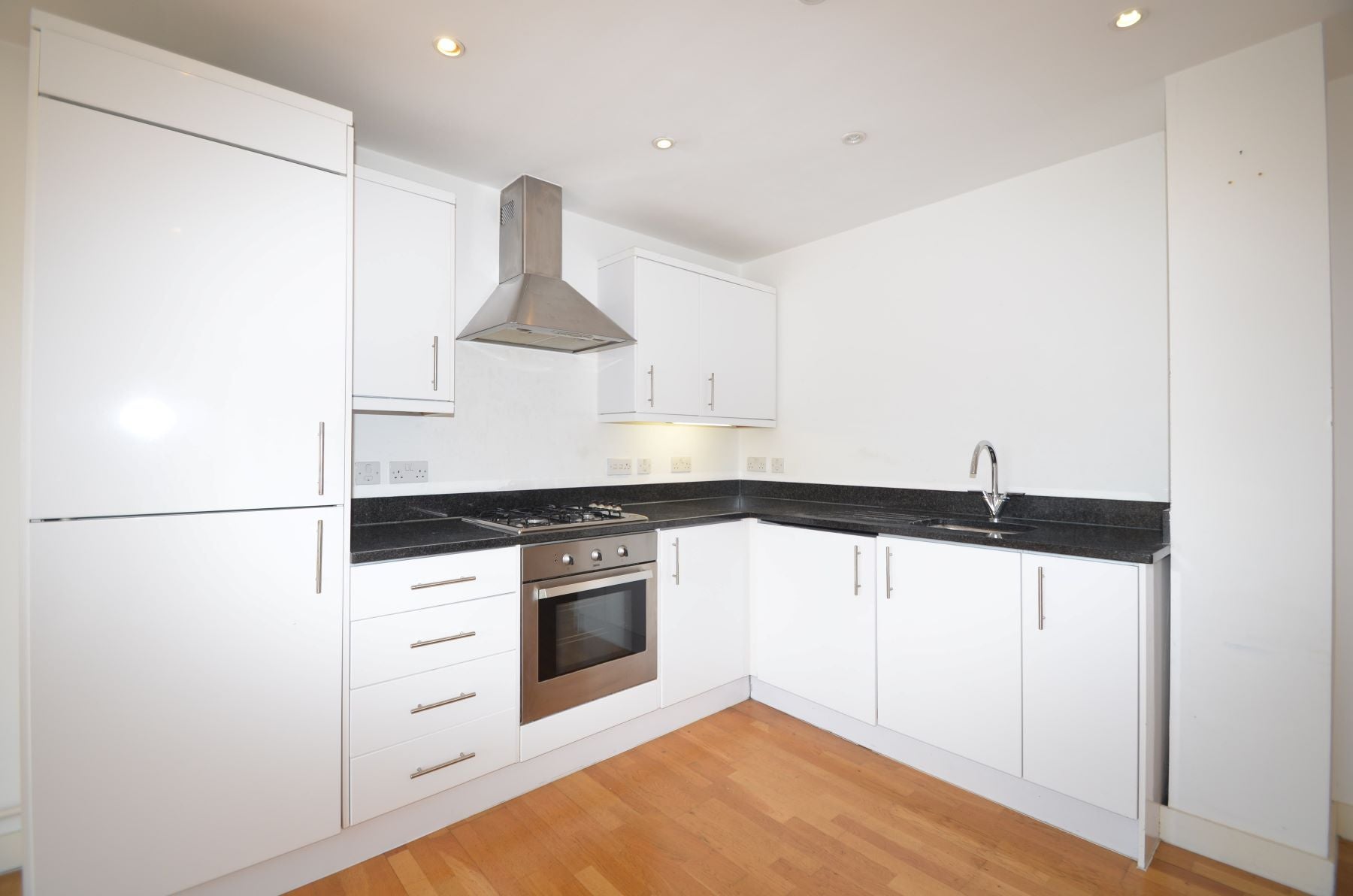 Flat Lansdowne Place in Greater London