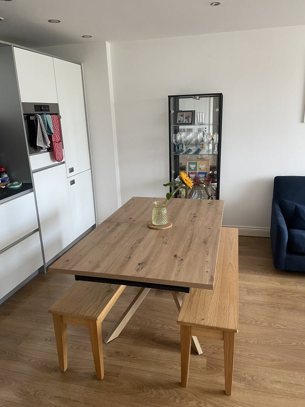 Room Campbell Road in Greater London