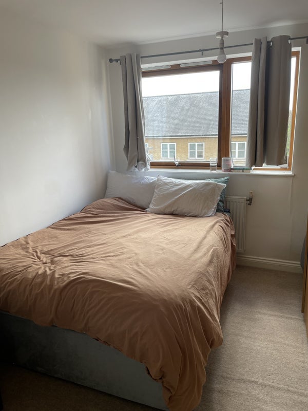 Room Campbell Road in Greater London