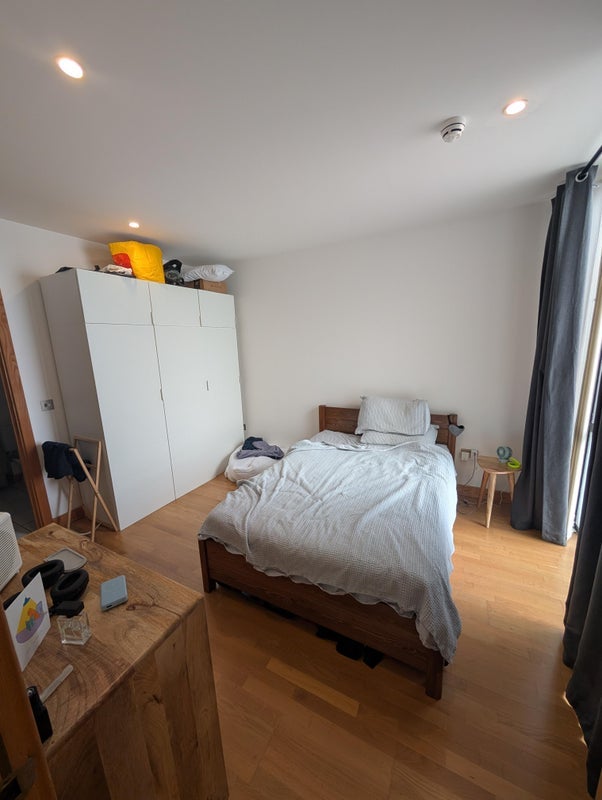 Flat Roach Road in Greater London
