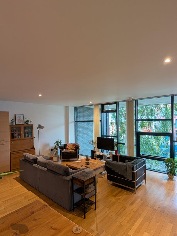 Flat Roach Road in Greater London