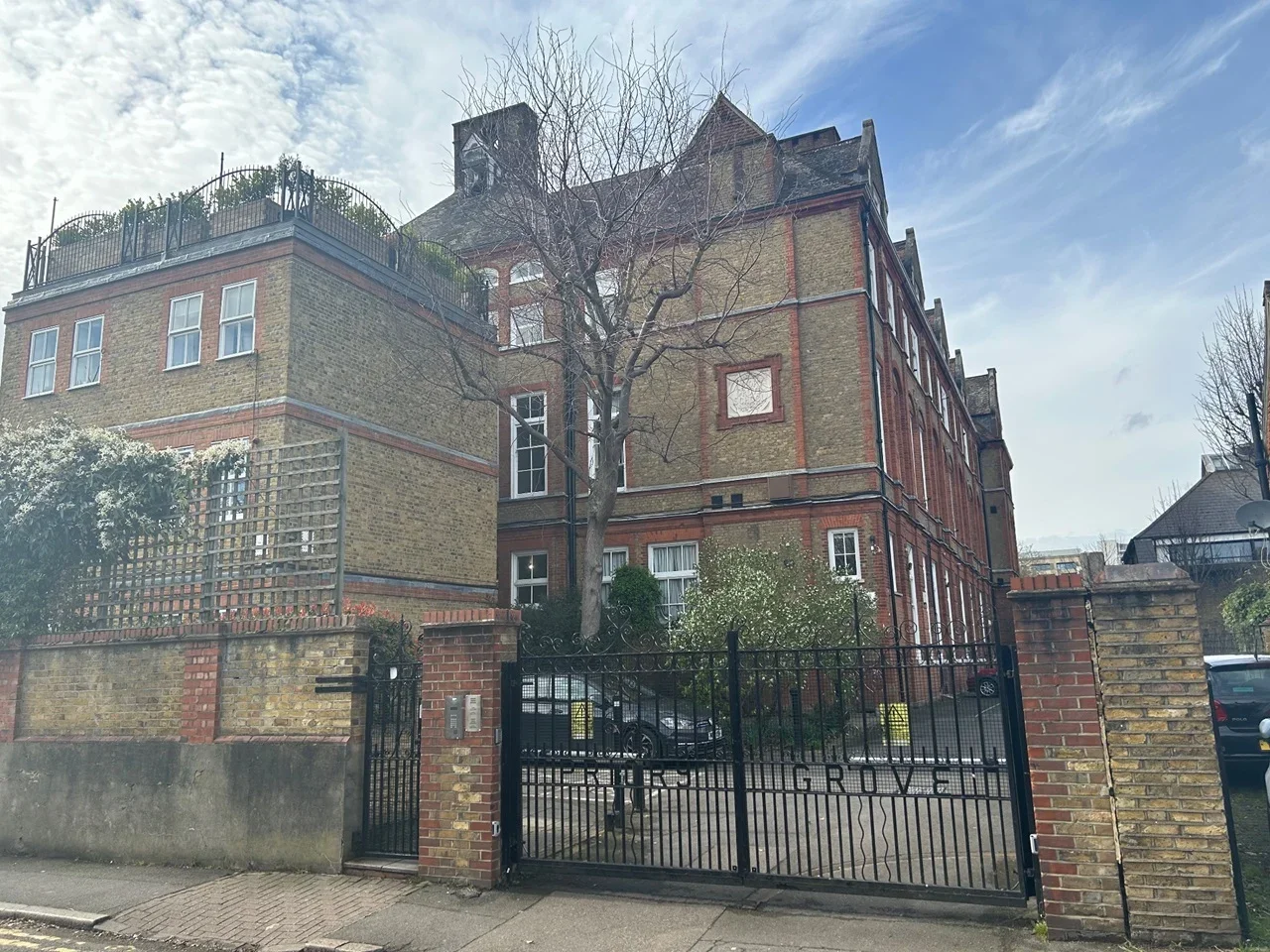 Flat Priory Grove in Greater London