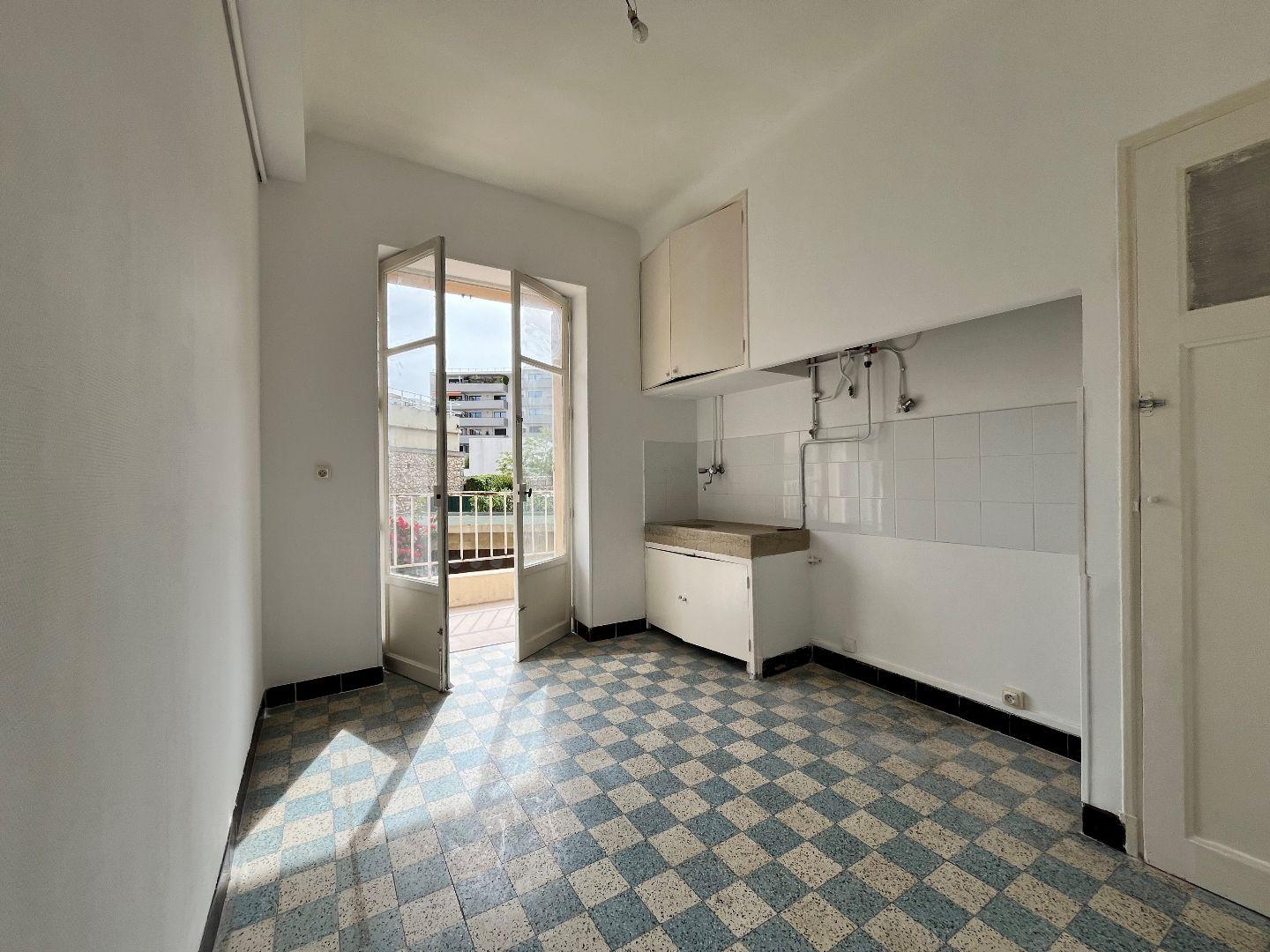 Flat Rue Victor Maurel in Marseille