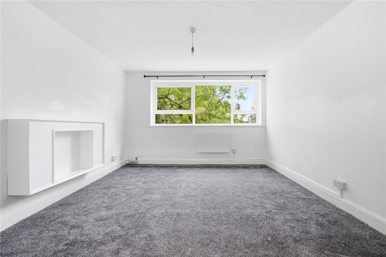 Flat Brownlow Road in Greater London