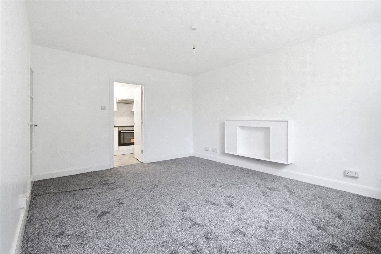Flat Brownlow Road in Greater London
