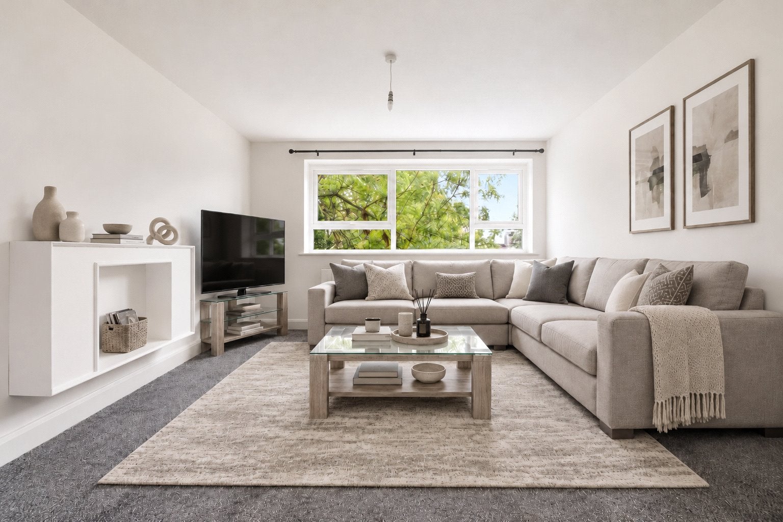 Flat Brownlow Road in Greater London