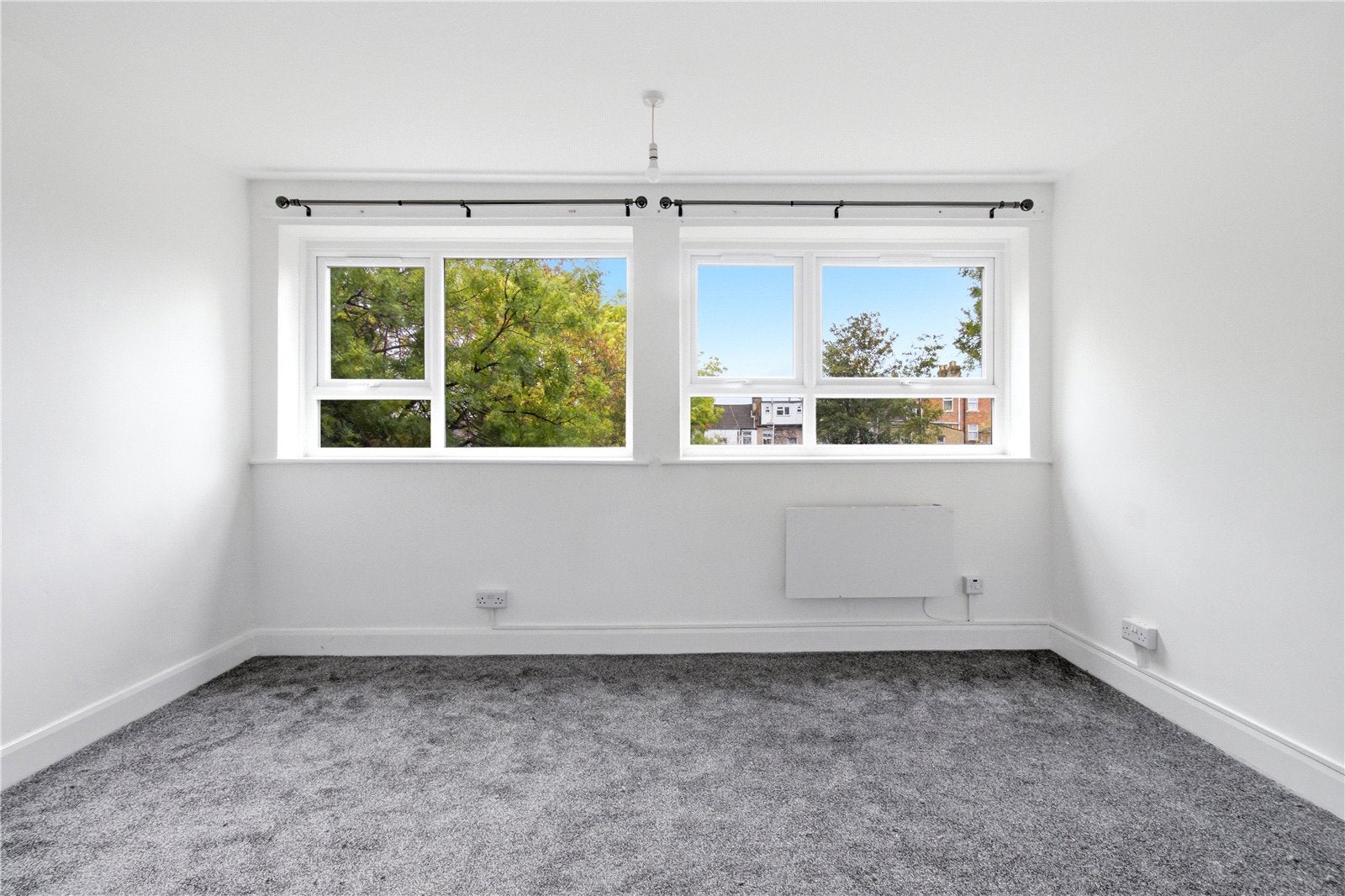 Flat Brownlow Road in Greater London