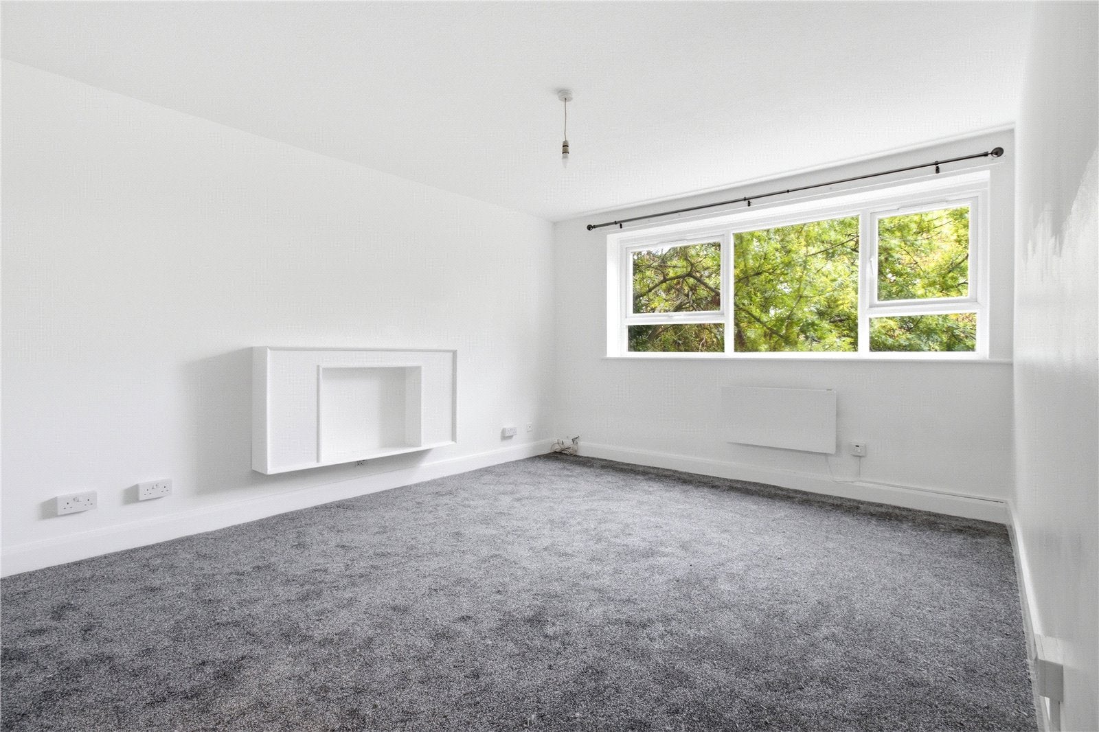 Flat Brownlow Road in Greater London
