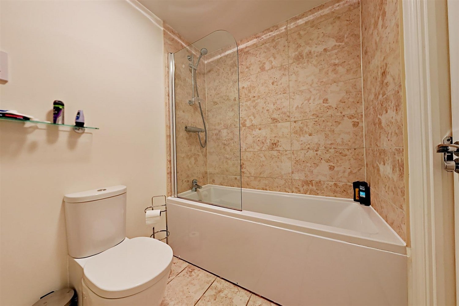 Flat Wallis Square in Rushmoor