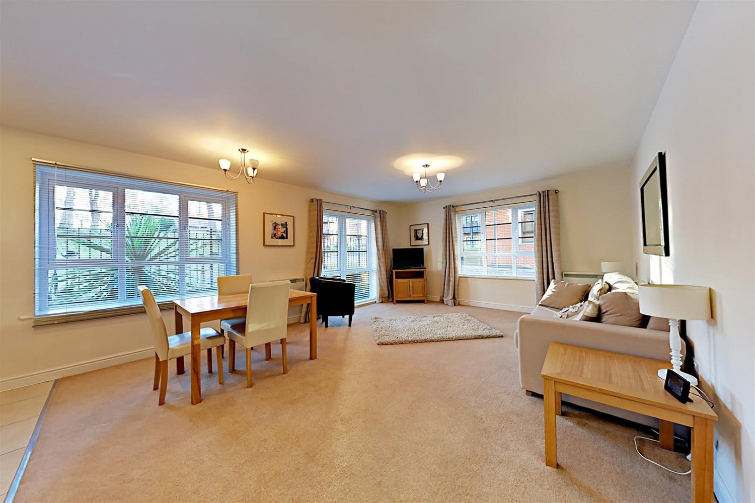 Flat Wallis Square in Rushmoor