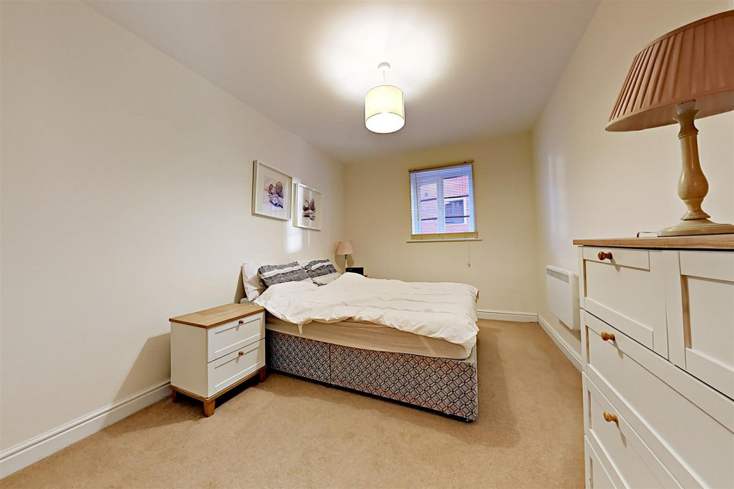 Flat Wallis Square in Rushmoor