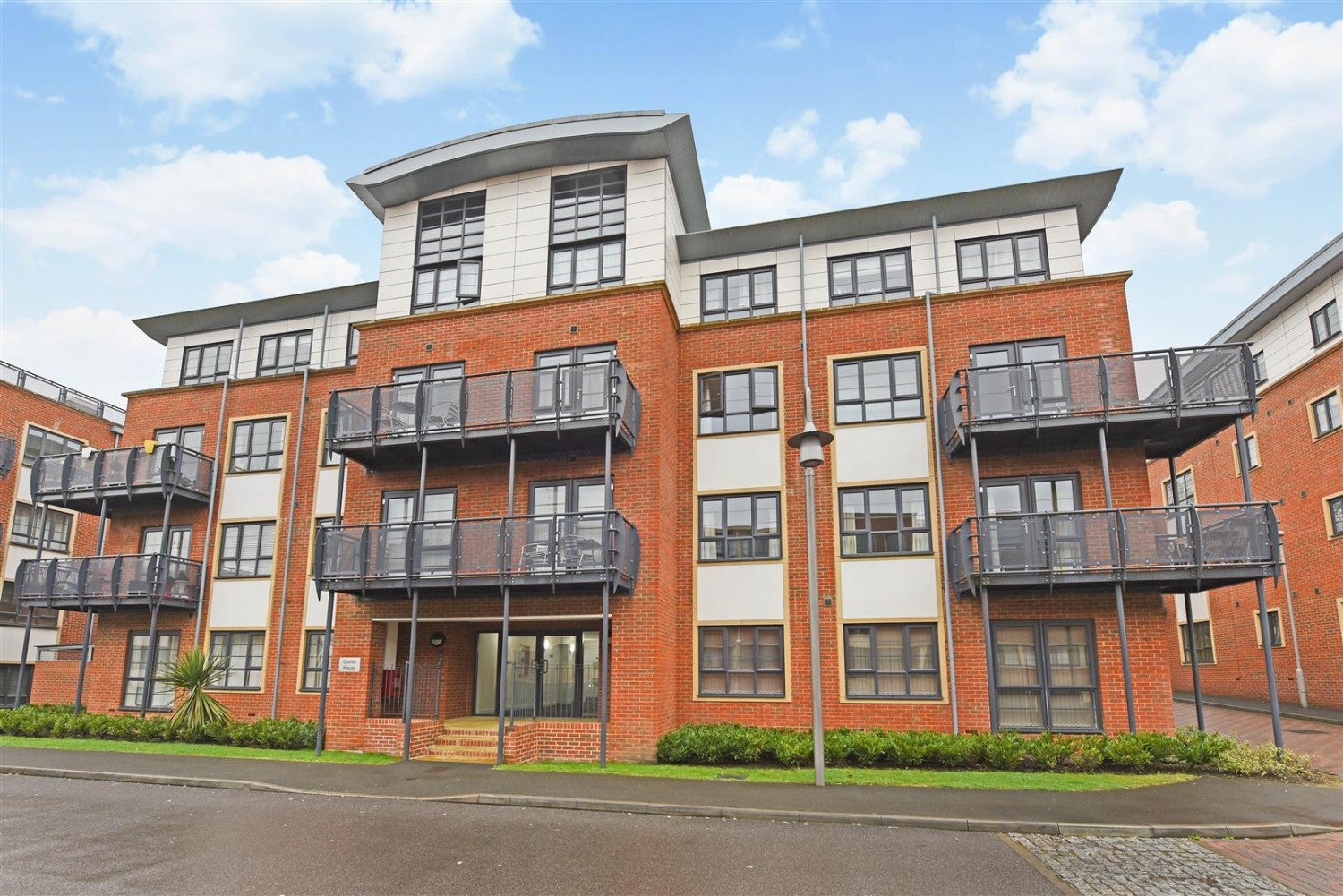 Flat Wallis Square in Rushmoor