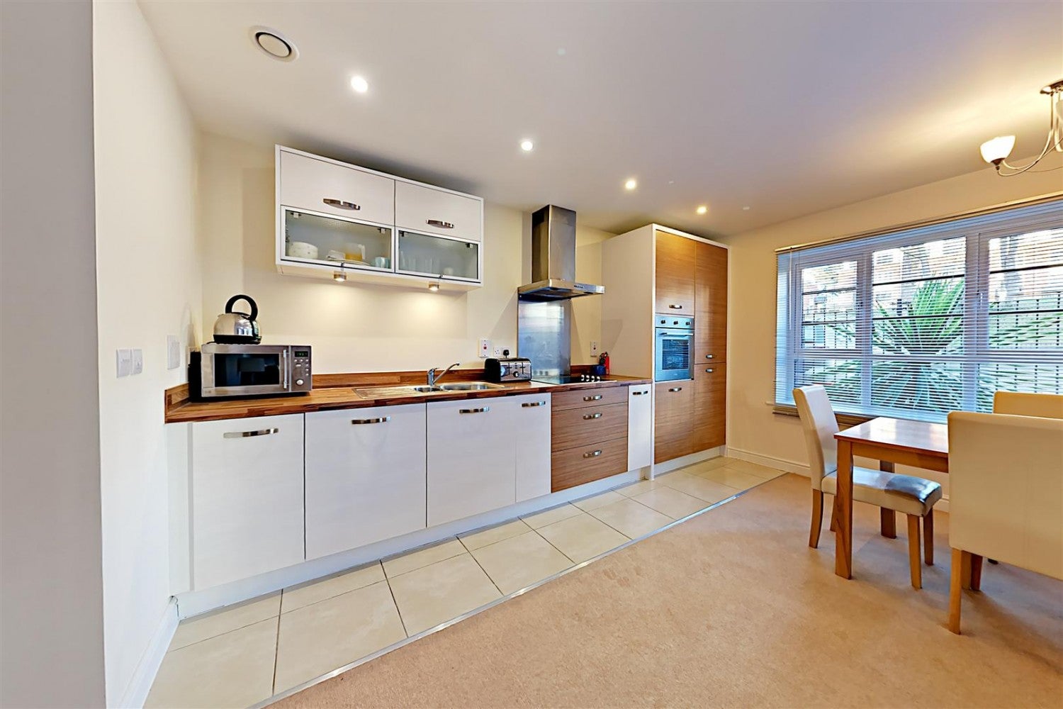 Flat Wallis Square in Rushmoor
