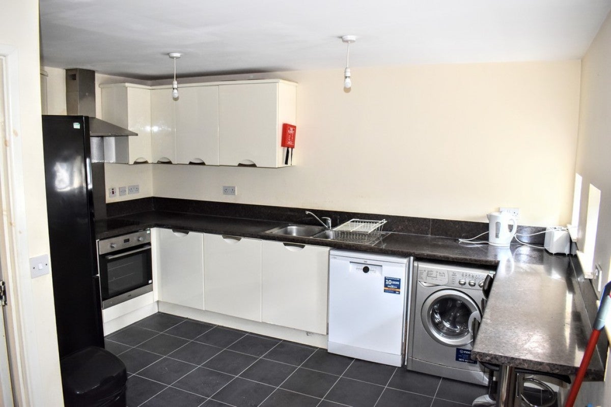 Flat Pine Grove in Manchester