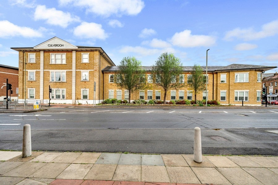 Flat Abbots Way in Borough of Runnymede