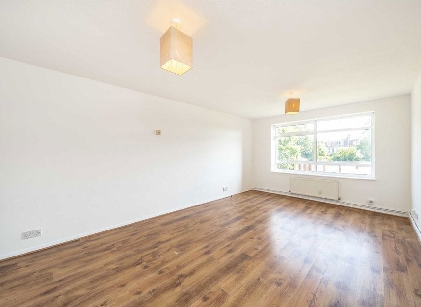 Flat Holder Close in Greater London