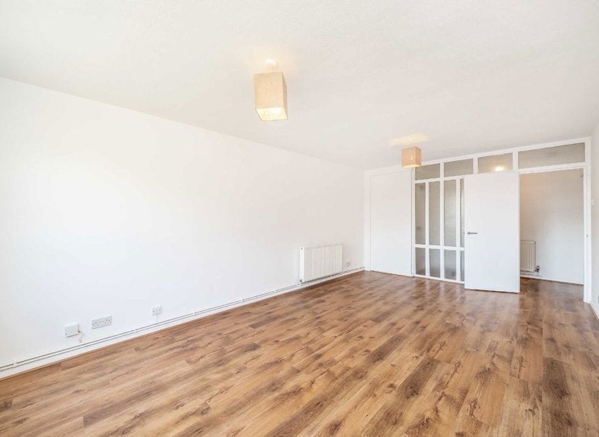 Flat Holder Close in Greater London