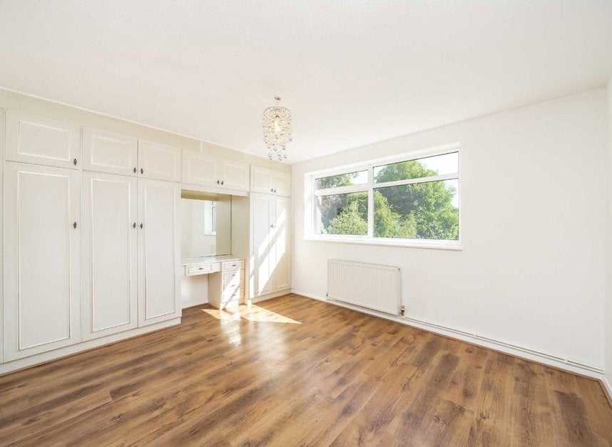 Flat Holder Close in Greater London