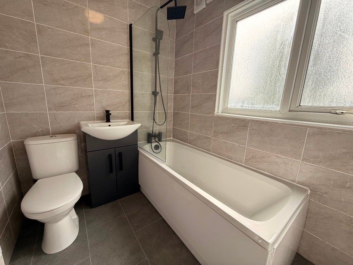 House Seafore Close in Lydiate