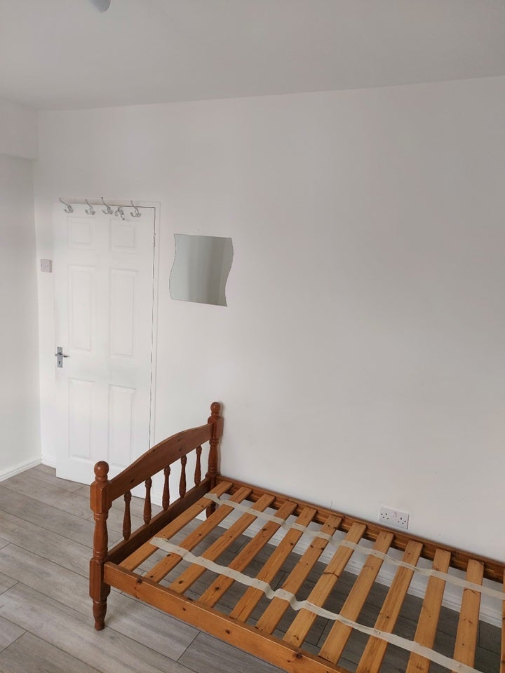Flat Ravenbourne Estate in Greater London