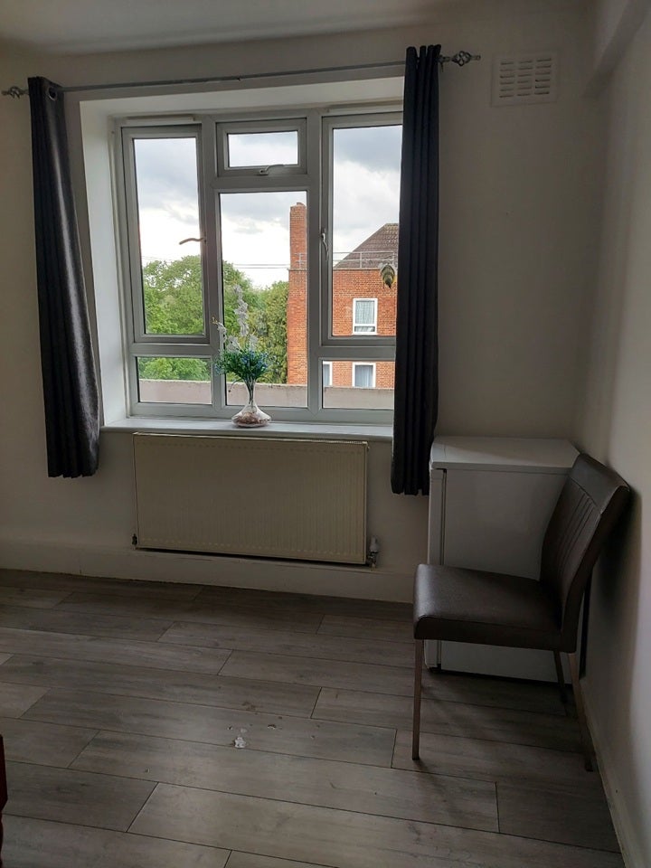 Flat Ravenbourne Estate in Greater London